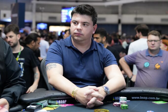 Alan Mauricio teve uma decisão complicada no BSOP Millions