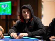 Anthony Zinno foi o chip leader do Dia 1F (Foto: PokerNews)