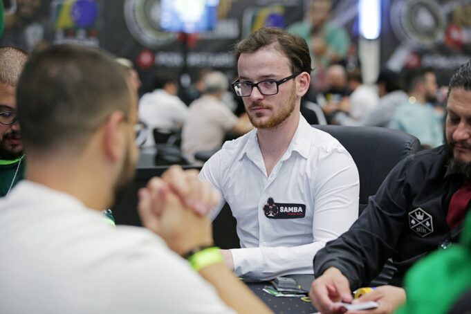 Breno Drumond segue na disputa do Main Event do BSOP Millions