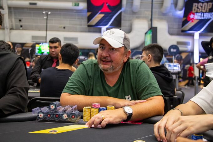 Marcelo Penteado puxa a fila dos classificados no LAPT Main Event