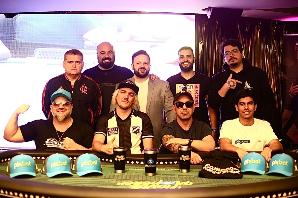 Mesa final do Main Event do Navio PixPoker