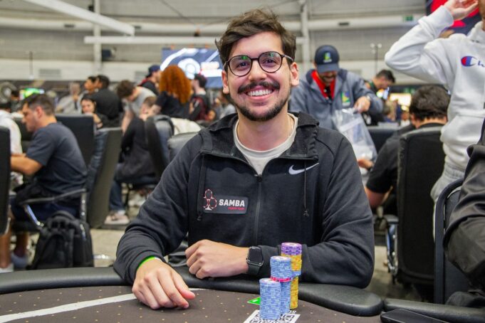 Raffael Brum passou com um stack confortável no High Rollers do BSOP Millions