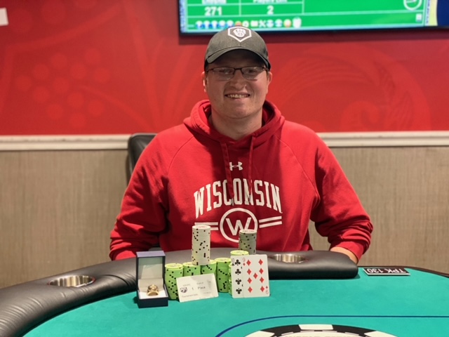 Joshua Reichard com o seu 15º anel de WSOP Circuit