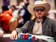 Dan Smith tem uma boa vantagem na liderança (Foto: WPT)