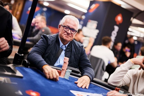 Nikolaos Iliakis foi salvo pelo call no EPT Praga (Foto: PokerNews)