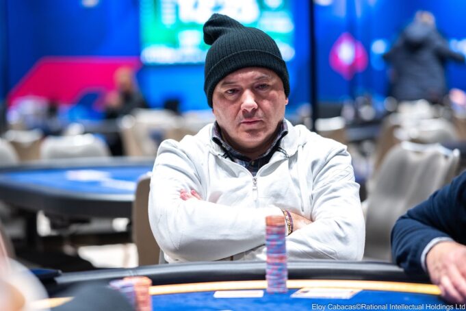 Michele Nizzardelli (foto) agrediu Ghattas Kortas e foi retirado do Main Event do EPT Praga