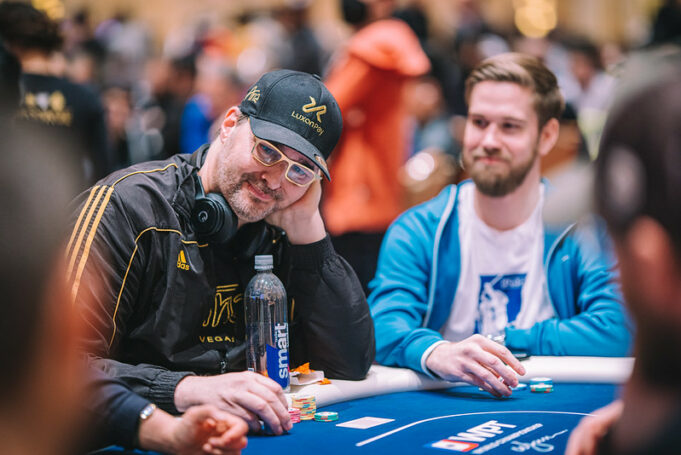 Phil Hellmuth não durou sequer um nível no WPT World Championship