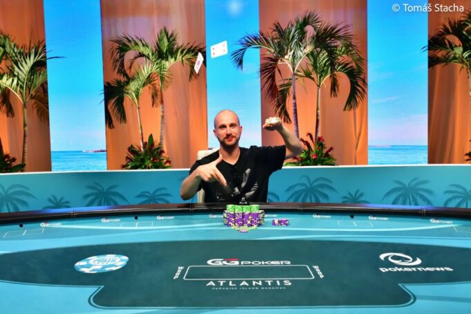 Stanislav Zegal fez história ao vencer o Main Event da WSOP Paradise