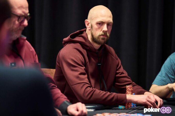 Stephen Chidwick puxa a fila dos finalistas (Foto: PokerGO)