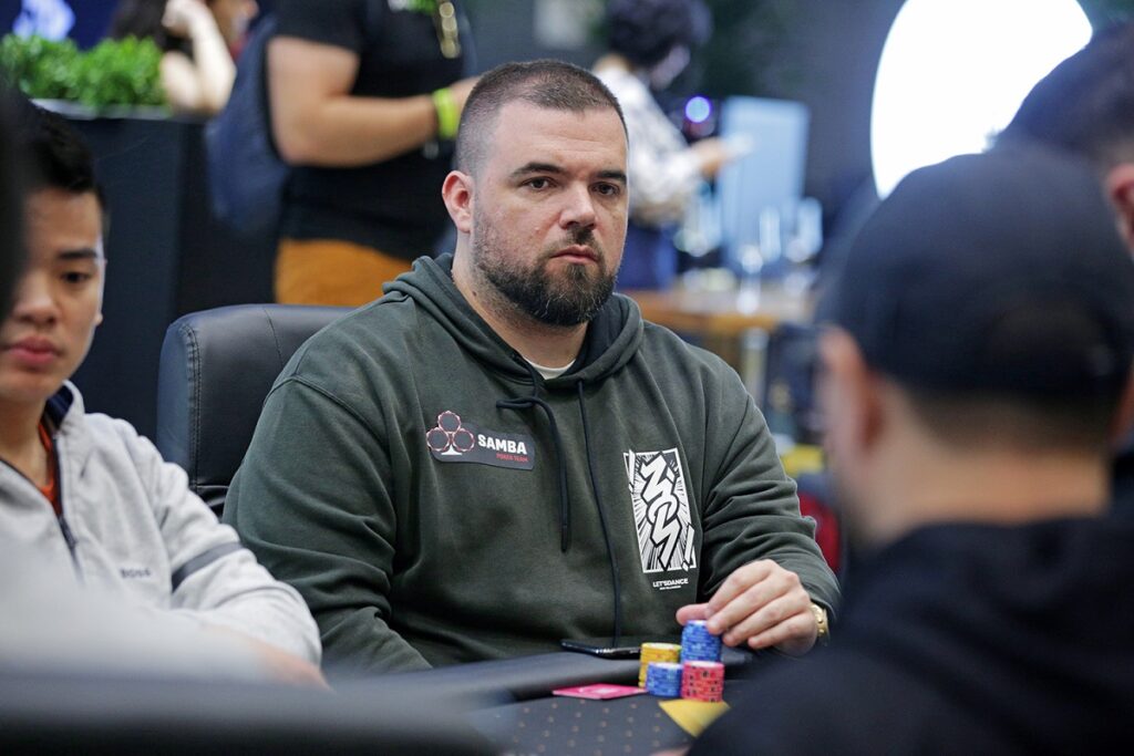 Atualmente, Pedro Padilha dá aula para dezenas de alunos no Samba Poker Team