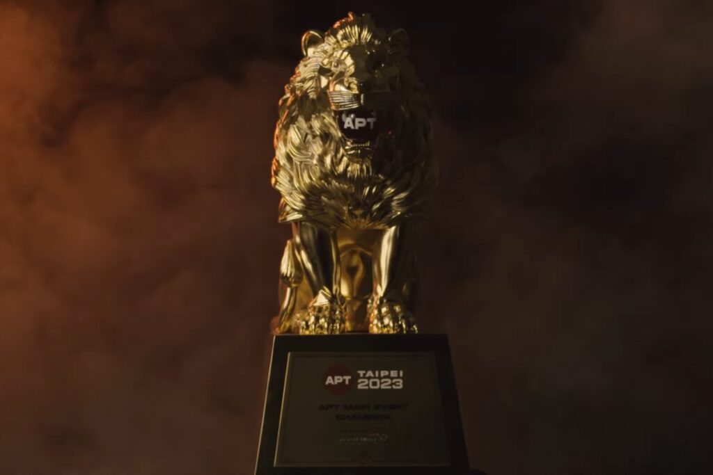 O Taipei Lion Trophy ganhou o prêmio no GPA (Foto: Reprodução/Youtube @Asian Poker Tour)