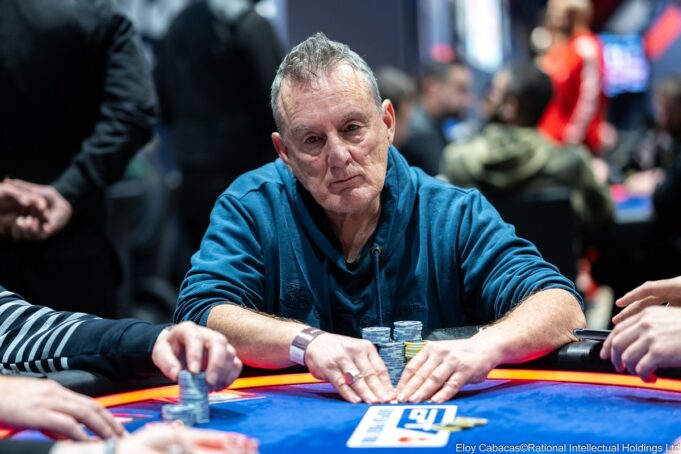 Barny Boatman tem a maior pilha no Main Event do EPT Paris