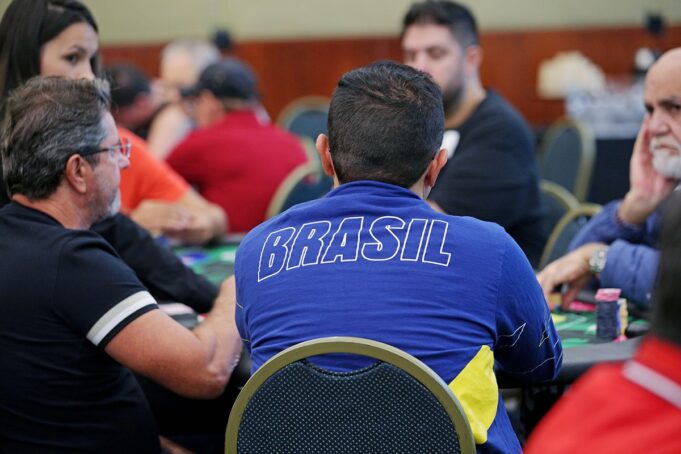 28 brasileiros jogarão o Dia Final do Sunday Million