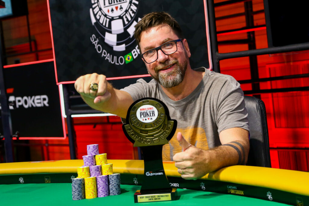 Chris Porás, campeão do Main Event da WSOP Brazil 2022