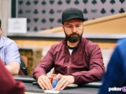 Daniel Negreanu está na briga pelo título (Foto: PokerGO)