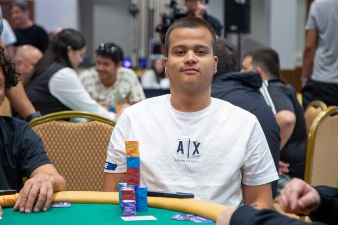 Caio Araújo, chip leader do Main Event da WSOP Brazil após o Dia 2