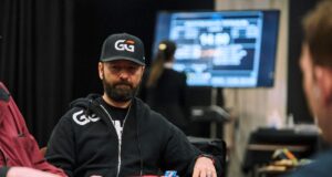 Daniel Negreanu avançou ao Dia Final na liderança (Foto: PokerGO)