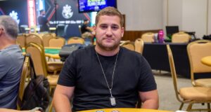 Pedro Cassar, chip leader do Dia 1B do Monster Stack