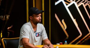 Phil Ivey acumulou um belo stack no Dia 1 (Foto: Triton Poker)