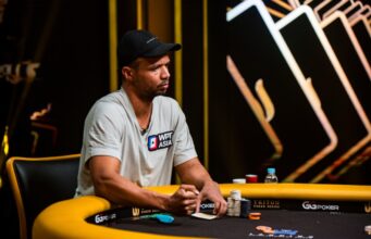 Phil Ivey acumulou um belo stack no Dia 1 (Foto: Triton Poker)