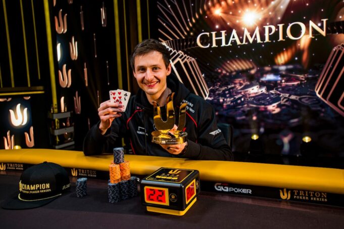 Roland Rokita levou o troféu e um belo prêmio (Foto: Triton Poker)