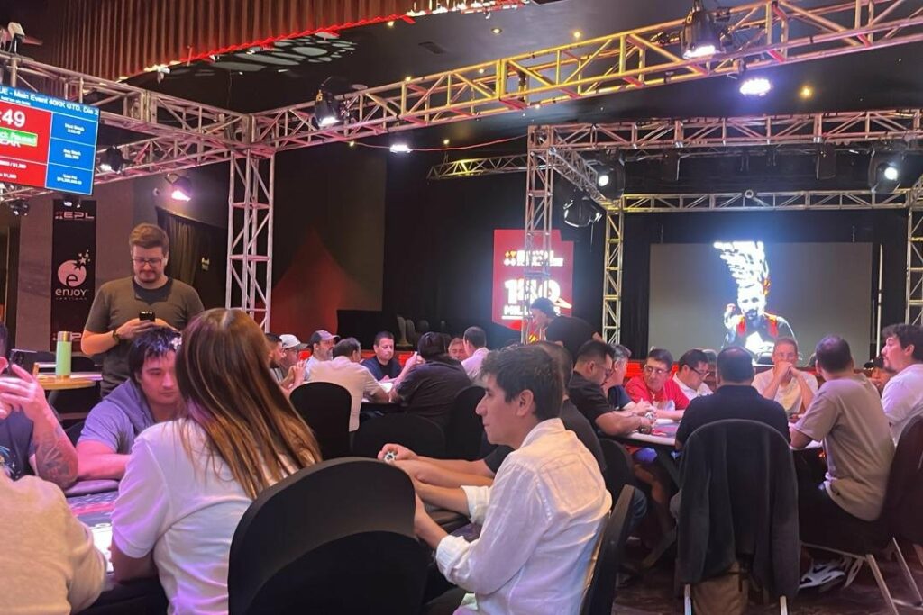 Etapa da Enjoy Poker League, em Santiago