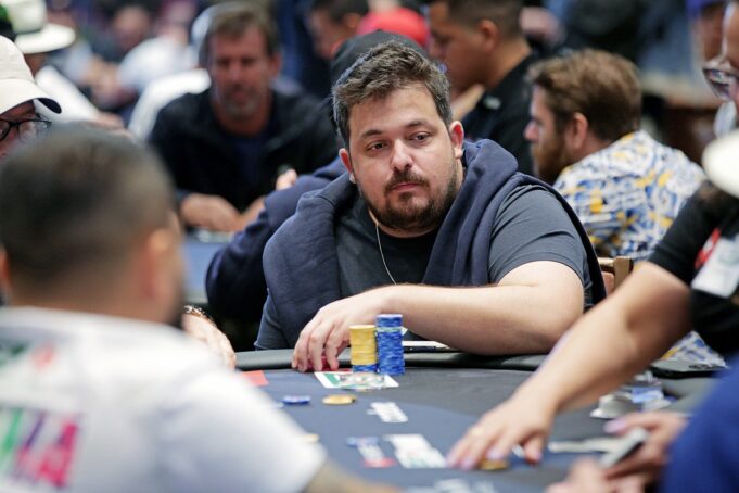 Gabriel Medeiros começará o Dia Final do Sunday Million em vantagem