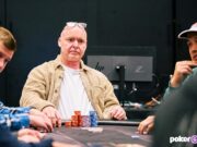 John Hennigan começará a FT com grande vantagem (Foto: PokerGO)