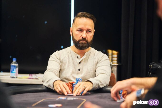 Daniel Negreanu tem o maior stack da decisão